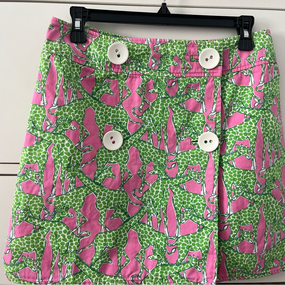 Lilly Pulitzer size 2 woman’s skirt pink with green giraffes EUC
